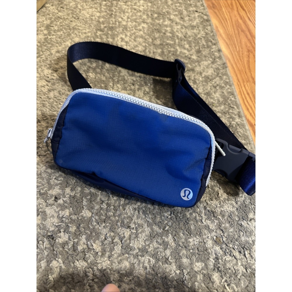 RARE Lululemon Everywhere Belt Bag OG Original Strap Symphony Blue Night Sea